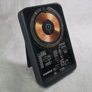 Momax Q.Mag Power 8 5000 mAh Magnetic Power Bank Portable Wireless USB-C Charger